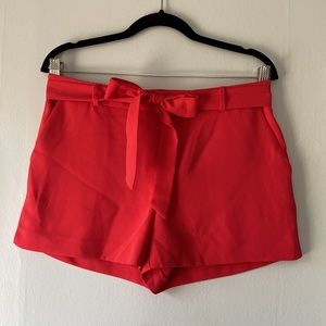 Dress shorts with bow belt